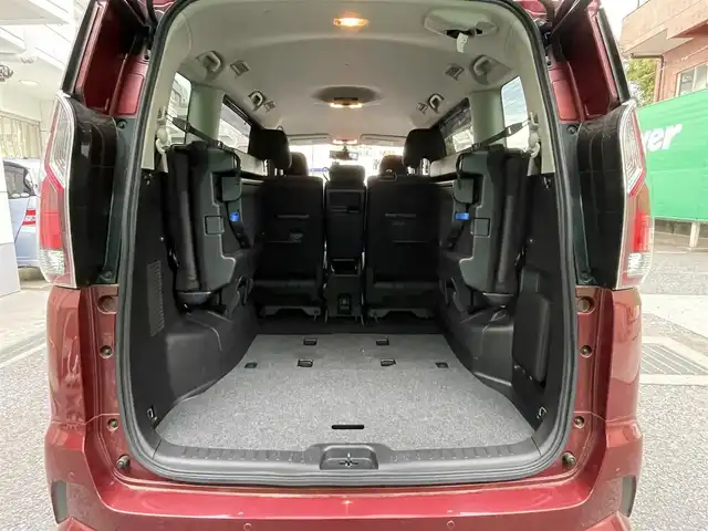 日産 セレナ ハイウェイスター プロパイロットED 東京都 2017(平29)年 5.2万km マルーンレッド 快適パック/・前席シートバックポケット/・3列目パーソナルテーブル/・2/3列目USB電源ソケット/・2列目超ロングスライド/横スライドシート/・3列目シートスライド機構/ナビ取り付けパッケージ/・ステアリングスイッチ/純正メモリナビ/(MM316D-W)/(CD/DVD/BT/フルセグTV/USB/SD/AUX/ipod)/ハイウェイスタープロパイロットエディション/・プロパイロット/・クルーズコントロール/・車線逸脱防止システム/コーナーセンサー/両側パワースライドドア/イージークローザー/ドライブレコーダー(CSD-600FHR)/電動パーキングブレーキ/オートブレーキホールド/オートライト/アイドリングストップ/純正フロアマット/SRSエアバッグ(運転席＋助手席＋サイドカーテン)/インテリジェントキー/プッシュスタート/取扱説明書/保証書/スペアキー