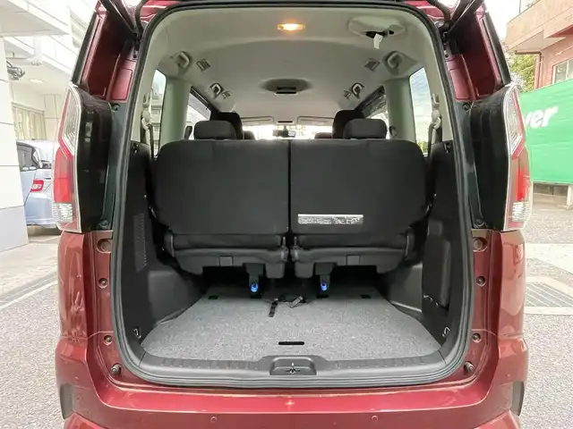 日産 セレナ ハイウェイスター プロパイロットED 東京都 2017(平29)年 5.2万km マルーンレッド 快適パック/・前席シートバックポケット/・3列目パーソナルテーブル/・2/3列目USB電源ソケット/・2列目超ロングスライド/横スライドシート/・3列目シートスライド機構/ナビ取り付けパッケージ/・ステアリングスイッチ/純正メモリナビ/(MM316D-W)/(CD/DVD/BT/フルセグTV/USB/SD/AUX/ipod)/ハイウェイスタープロパイロットエディション/・プロパイロット/・クルーズコントロール/・車線逸脱防止システム/コーナーセンサー/両側パワースライドドア/イージークローザー/ドライブレコーダー(CSD-600FHR)/電動パーキングブレーキ/オートブレーキホールド/オートライト/アイドリングストップ/純正フロアマット/SRSエアバッグ(運転席＋助手席＋サイドカーテン)/インテリジェントキー/プッシュスタート/取扱説明書/保証書/スペアキー