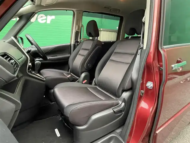 日産 セレナ ハイウェイスター プロパイロットED 東京都 2017(平29)年 5.2万km マルーンレッド 快適パック/・前席シートバックポケット/・3列目パーソナルテーブル/・2/3列目USB電源ソケット/・2列目超ロングスライド/横スライドシート/・3列目シートスライド機構/ナビ取り付けパッケージ/・ステアリングスイッチ/純正メモリナビ/(MM316D-W)/(CD/DVD/BT/フルセグTV/USB/SD/AUX/ipod)/ハイウェイスタープロパイロットエディション/・プロパイロット/・クルーズコントロール/・車線逸脱防止システム/コーナーセンサー/両側パワースライドドア/イージークローザー/ドライブレコーダー(CSD-600FHR)/電動パーキングブレーキ/オートブレーキホールド/オートライト/アイドリングストップ/純正フロアマット/SRSエアバッグ(運転席＋助手席＋サイドカーテン)/インテリジェントキー/プッシュスタート/取扱説明書/保証書/スペアキー