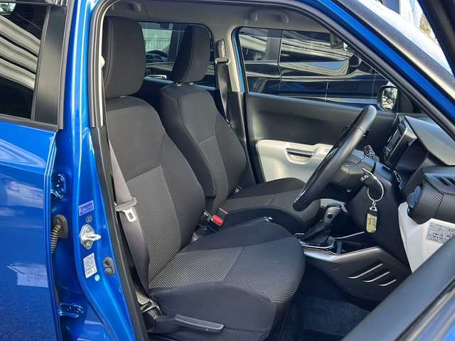 スズキ イグニス ハイブリッド S セレクション 広島県 2018(平30)年 1.6万km スピーディーブルーM 禁煙車/デュアルカメラブレーキサポート/車線逸脱警報/純正ナビ（KXM-E503W）/・フルセグ/CD/DVD/SD/BT/バックカメラ/革巻きステアリング/ステアリングスイッチ/シートヒーター/LEDヘッドライト/電動格納ウィンカーミラー/スマートキー/プッシュスタート/スペアキー/前ドライブレコーダー/ETC/純正フロアマット/純正ドアバイザー/Wエアバック