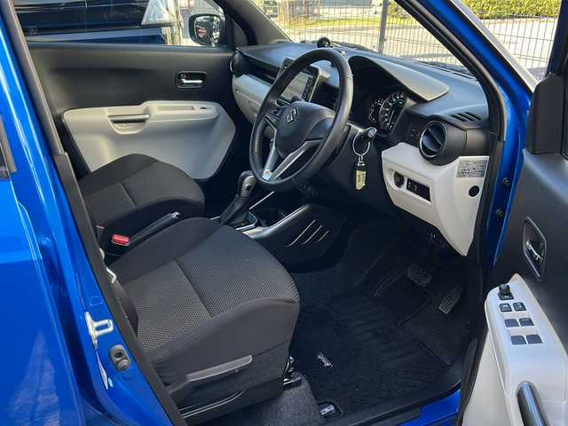 スズキ イグニス ハイブリッド S セレクション 広島県 2018(平30)年 1.6万km スピーディーブルーM 禁煙車/デュアルカメラブレーキサポート/車線逸脱警報/純正ナビ（KXM-E503W）/・フルセグ/CD/DVD/SD/BT/バックカメラ/革巻きステアリング/ステアリングスイッチ/シートヒーター/LEDヘッドライト/電動格納ウィンカーミラー/スマートキー/プッシュスタート/スペアキー/前ドライブレコーダー/ETC/純正フロアマット/純正ドアバイザー/Wエアバック