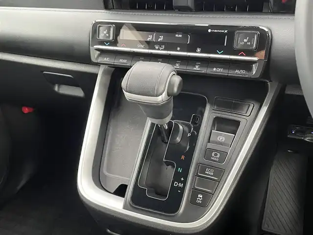 トヨタ ヴォクシー S－Z 鳥取県 2023(令5)年 4.8万km アティチュードブラックマイカ 純正１０．５型ナビ／ＴＶ／ＤＶＤ／ＣＤ／ＢＴ／ＨＤＭＩ　バックカメラ・ビルトインETC/前後ドライブレコーダー/純正フリップダウンモニター/トヨタセーフティセンス/レーダークルーズコントロール/レーンキープアシスト/快適利便パッケージHi/前席・後席シートヒーター/ハーフレザーシート/３眼ＬＥＤライト/オットマンシート/両側パワースライドドア/パワーバックドア/純正17インチアルミホイール/フロアマット・バイザー