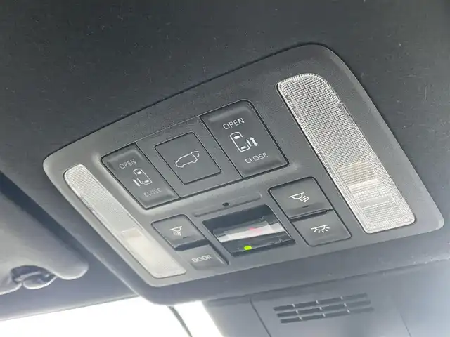 トヨタ ヴォクシー S－Z 鳥取県 2023(令5)年 4.8万km アティチュードブラックマイカ 純正１０．５型ナビ／ＴＶ／ＤＶＤ／ＣＤ／ＢＴ／ＨＤＭＩ　バックカメラ・ビルトインETC/前後ドライブレコーダー/純正フリップダウンモニター/トヨタセーフティセンス/レーダークルーズコントロール/レーンキープアシスト/快適利便パッケージHi/前席・後席シートヒーター/ハーフレザーシート/３眼ＬＥＤライト/オットマンシート/両側パワースライドドア/パワーバックドア/純正17インチアルミホイール/フロアマット・バイザー