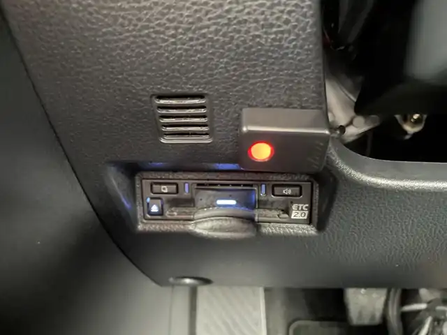 トヨタ ヴォクシー S－Z 鳥取県 2023(令5)年 4.8万km アティチュードブラックマイカ 純正１０．５型ナビ／ＴＶ／ＤＶＤ／ＣＤ／ＢＴ／ＨＤＭＩ　バックカメラ・ビルトインETC/前後ドライブレコーダー/純正フリップダウンモニター/トヨタセーフティセンス/レーダークルーズコントロール/レーンキープアシスト/快適利便パッケージHi/前席・後席シートヒーター/ハーフレザーシート/３眼ＬＥＤライト/オットマンシート/両側パワースライドドア/パワーバックドア/純正17インチアルミホイール/フロアマット・バイザー