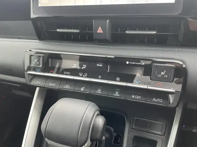 トヨタ ヴォクシー S－Z 鳥取県 2023(令5)年 4.8万km アティチュードブラックマイカ 純正１０．５型ナビ／ＴＶ／ＤＶＤ／ＣＤ／ＢＴ／ＨＤＭＩ　バックカメラ・ビルトインETC/前後ドライブレコーダー/純正フリップダウンモニター/トヨタセーフティセンス/レーダークルーズコントロール/レーンキープアシスト/快適利便パッケージHi/前席・後席シートヒーター/ハーフレザーシート/３眼ＬＥＤライト/オットマンシート/両側パワースライドドア/パワーバックドア/純正17インチアルミホイール/フロアマット・バイザー