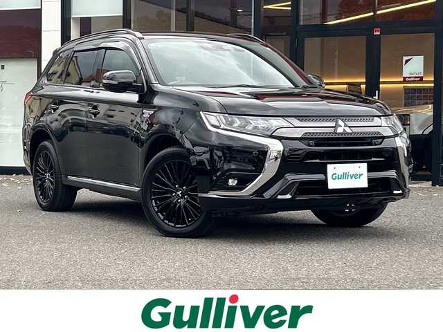 三菱 アウトランダー ＰＨＥＶ ブラックエディション 大阪府 2021(令3)年 4.2万km アメジストブラック 衝突軽減システム　７型ナビ　全周囲カメラ　フルセグＴＶ　ＣＤ　ＤＶＤ　Bluetooth　ＨＤＭＩ　ハーフレザーシート　パワーシート　シートヒーター　ハンドルヒーター　レーダークルーズコントロール パワーバックドア　パドルシフト　ドライブレコーダー　ＢＳＭ　ＥＴＣ　LEDヘッドライト　オートライト　オートホールド　純正アルミホイール　純正フロアマット　スペアキー　取扱説明書　保証書