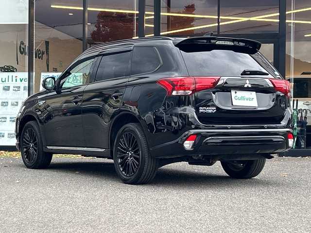 三菱 アウトランダー ＰＨＥＶ ブラックエディション 大阪府 2021(令3)年 4.2万km アメジストブラック 衝突軽減システム　７型ナビ　全周囲カメラ　フルセグＴＶ　ＣＤ　ＤＶＤ　Bluetooth　ＨＤＭＩ　ハーフレザーシート　パワーシート　シートヒーター　ハンドルヒーター　レーダークルーズコントロール パワーバックドア　パドルシフト　ドライブレコーダー　ＢＳＭ　ＥＴＣ　LEDヘッドライト　オートライト　オートホールド　純正アルミホイール　純正フロアマット　スペアキー　取扱説明書　保証書