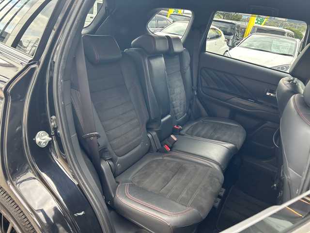 三菱 アウトランダー ＰＨＥＶ ブラックエディション 大阪府 2021(令3)年 4.2万km アメジストブラック 衝突軽減システム　７型ナビ　全周囲カメラ　フルセグＴＶ　ＣＤ　ＤＶＤ　Bluetooth　ＨＤＭＩ　ハーフレザーシート　パワーシート　シートヒーター　ハンドルヒーター　レーダークルーズコントロール パワーバックドア　パドルシフト　ドライブレコーダー　ＢＳＭ　ＥＴＣ　LEDヘッドライト　オートライト　オートホールド　純正アルミホイール　純正フロアマット　スペアキー　取扱説明書　保証書