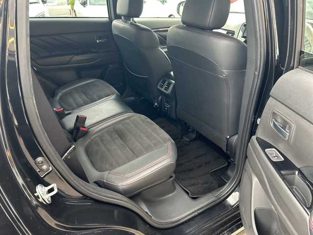 三菱 アウトランダー ＰＨＥＶ ブラックエディション 大阪府 2021(令3)年 4.2万km アメジストブラック 衝突軽減システム　７型ナビ　全周囲カメラ　フルセグＴＶ　ＣＤ　ＤＶＤ　Bluetooth　ＨＤＭＩ　ハーフレザーシート　パワーシート　シートヒーター　ハンドルヒーター　レーダークルーズコントロール パワーバックドア　パドルシフト　ドライブレコーダー　ＢＳＭ　ＥＴＣ　LEDヘッドライト　オートライト　オートホールド　純正アルミホイール　純正フロアマット　スペアキー　取扱説明書　保証書