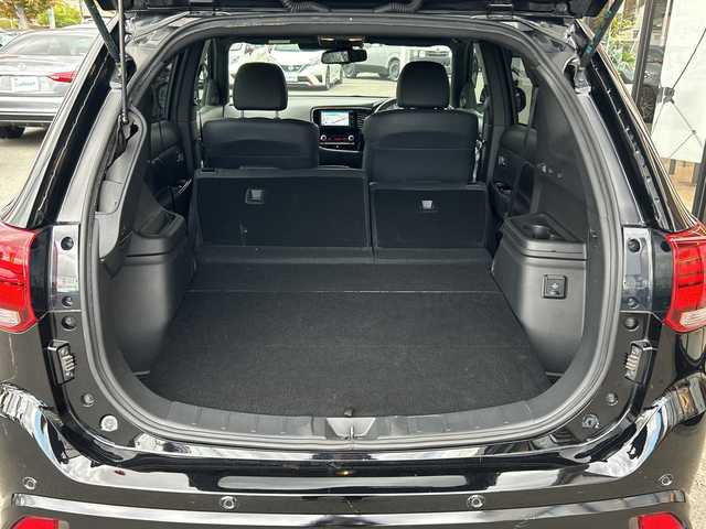 三菱 アウトランダー ＰＨＥＶ ブラックエディション 大阪府 2021(令3)年 4.2万km アメジストブラック 衝突軽減システム　７型ナビ　全周囲カメラ　フルセグＴＶ　ＣＤ　ＤＶＤ　Bluetooth　ＨＤＭＩ　ハーフレザーシート　パワーシート　シートヒーター　ハンドルヒーター　レーダークルーズコントロール パワーバックドア　パドルシフト　ドライブレコーダー　ＢＳＭ　ＥＴＣ　LEDヘッドライト　オートライト　オートホールド　純正アルミホイール　純正フロアマット　スペアキー　取扱説明書　保証書