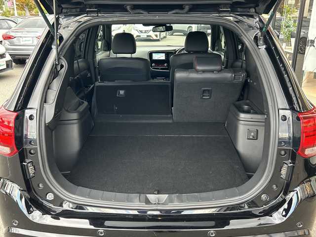 三菱 アウトランダー ＰＨＥＶ ブラックエディション 大阪府 2021(令3)年 4.2万km アメジストブラック 衝突軽減システム　７型ナビ　全周囲カメラ　フルセグＴＶ　ＣＤ　ＤＶＤ　Bluetooth　ＨＤＭＩ　ハーフレザーシート　パワーシート　シートヒーター　ハンドルヒーター　レーダークルーズコントロール パワーバックドア　パドルシフト　ドライブレコーダー　ＢＳＭ　ＥＴＣ　LEDヘッドライト　オートライト　オートホールド　純正アルミホイール　純正フロアマット　スペアキー　取扱説明書　保証書