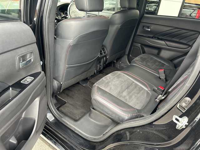 三菱 アウトランダー ＰＨＥＶ ブラックエディション 大阪府 2021(令3)年 4.2万km アメジストブラック 衝突軽減システム　７型ナビ　全周囲カメラ　フルセグＴＶ　ＣＤ　ＤＶＤ　Bluetooth　ＨＤＭＩ　ハーフレザーシート　パワーシート　シートヒーター　ハンドルヒーター　レーダークルーズコントロール パワーバックドア　パドルシフト　ドライブレコーダー　ＢＳＭ　ＥＴＣ　LEDヘッドライト　オートライト　オートホールド　純正アルミホイール　純正フロアマット　スペアキー　取扱説明書　保証書