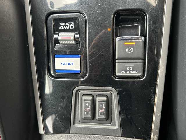 三菱 アウトランダー ＰＨＥＶ ブラックエディション 大阪府 2021(令3)年 4.2万km アメジストブラック 衝突軽減システム　７型ナビ　全周囲カメラ　フルセグＴＶ　ＣＤ　ＤＶＤ　Bluetooth　ＨＤＭＩ　ハーフレザーシート　パワーシート　シートヒーター　ハンドルヒーター　レーダークルーズコントロール パワーバックドア　パドルシフト　ドライブレコーダー　ＢＳＭ　ＥＴＣ　LEDヘッドライト　オートライト　オートホールド　純正アルミホイール　純正フロアマット　スペアキー　取扱説明書　保証書