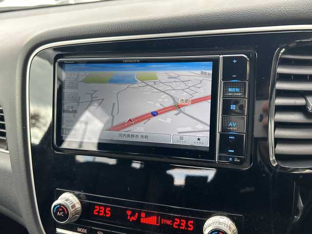 三菱 アウトランダー ＰＨＥＶ ブラックエディション 大阪府 2021(令3)年 4.2万km アメジストブラック 衝突軽減システム　７型ナビ　全周囲カメラ　フルセグＴＶ　ＣＤ　ＤＶＤ　Bluetooth　ＨＤＭＩ　ハーフレザーシート　パワーシート　シートヒーター　ハンドルヒーター　レーダークルーズコントロール パワーバックドア　パドルシフト　ドライブレコーダー　ＢＳＭ　ＥＴＣ　LEDヘッドライト　オートライト　オートホールド　純正アルミホイール　純正フロアマット　スペアキー　取扱説明書　保証書