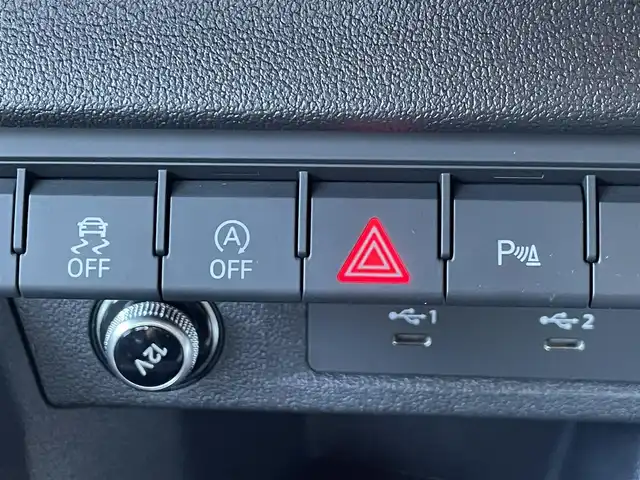 アウディ Ａ１ SB 25TFSI アドバンスド 静岡県 2022(令4)年 1万km グレイシアホワイトメタリック ナビゲーションパッケージ/・MMI ナビゲーションシステム/・バーチャルコックピット/コンビニエンス&アシスタンスパッケージ/・アドバンストキー/・アウディパーキングシステム/・リヤビューカメラ/・デラックスオートマチックエアコンディショナー/・シートヒーター（フロント）/・アダブティブクルーズアシスト/・アウディサイドアシスト/・ハイビームアシスト/・アウディプレセンスベーシック/・ルームミラー 自動防眩/レーンキープアシスト/ETC2.0/ドライブレコーダー/純正フロアマット/純正16インチアルミホイール