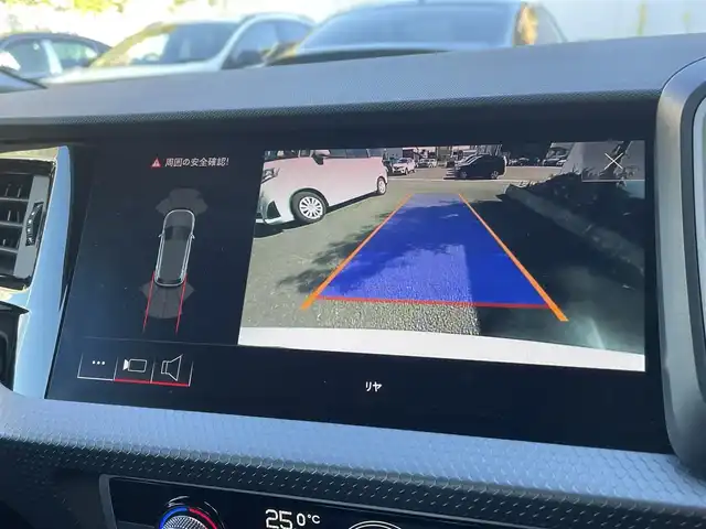 アウディ Ａ１ SB 25TFSI アドバンスド 静岡県 2022(令4)年 1万km グレイシアホワイトメタリック ナビゲーションパッケージ/・MMI ナビゲーションシステム/・バーチャルコックピット/コンビニエンス&アシスタンスパッケージ/・アドバンストキー/・アウディパーキングシステム/・リヤビューカメラ/・デラックスオートマチックエアコンディショナー/・シートヒーター（フロント）/・アダブティブクルーズアシスト/・アウディサイドアシスト/・ハイビームアシスト/・アウディプレセンスベーシック/・ルームミラー 自動防眩/レーンキープアシスト/ETC2.0/ドライブレコーダー/純正フロアマット/純正16インチアルミホイール