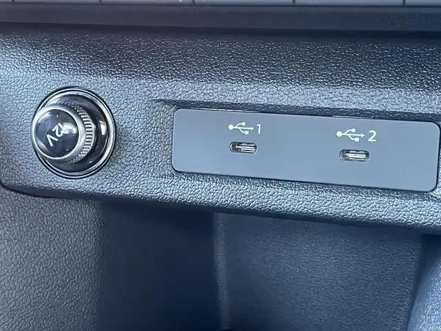 アウディ Ａ１ SB 25TFSI アドバンスド 静岡県 2022(令4)年 1万km グレイシアホワイトメタリック ナビゲーションパッケージ/・MMI ナビゲーションシステム/・バーチャルコックピット/コンビニエンス&アシスタンスパッケージ/・アドバンストキー/・アウディパーキングシステム/・リヤビューカメラ/・デラックスオートマチックエアコンディショナー/・シートヒーター（フロント）/・アダブティブクルーズアシスト/・アウディサイドアシスト/・ハイビームアシスト/・アウディプレセンスベーシック/・ルームミラー 自動防眩/レーンキープアシスト/ETC2.0/ドライブレコーダー/純正フロアマット/純正16インチアルミホイール