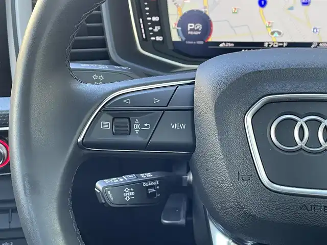 アウディ Ａ１ SB 25TFSI アドバンスド 静岡県 2022(令4)年 1万km グレイシアホワイトメタリック ナビゲーションパッケージ/・MMI ナビゲーションシステム/・バーチャルコックピット/コンビニエンス&アシスタンスパッケージ/・アドバンストキー/・アウディパーキングシステム/・リヤビューカメラ/・デラックスオートマチックエアコンディショナー/・シートヒーター（フロント）/・アダブティブクルーズアシスト/・アウディサイドアシスト/・ハイビームアシスト/・アウディプレセンスベーシック/・ルームミラー 自動防眩/レーンキープアシスト/ETC2.0/ドライブレコーダー/純正フロアマット/純正16インチアルミホイール