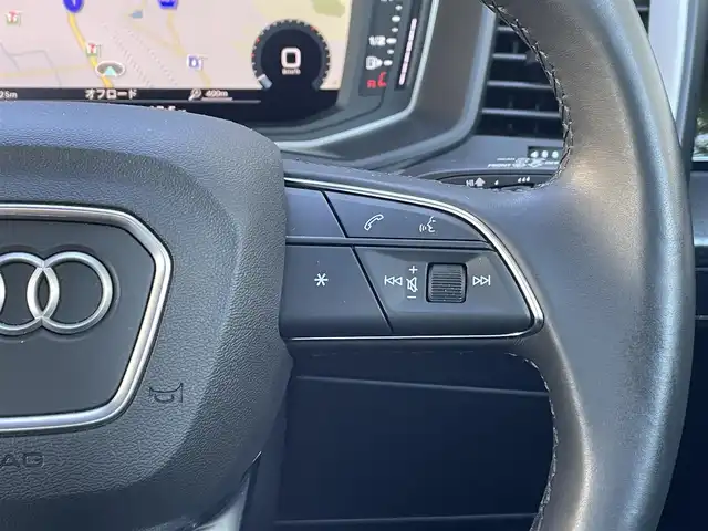 アウディ Ａ１ SB 25TFSI アドバンスド 静岡県 2022(令4)年 1万km グレイシアホワイトメタリック ナビゲーションパッケージ/・MMI ナビゲーションシステム/・バーチャルコックピット/コンビニエンス&アシスタンスパッケージ/・アドバンストキー/・アウディパーキングシステム/・リヤビューカメラ/・デラックスオートマチックエアコンディショナー/・シートヒーター（フロント）/・アダブティブクルーズアシスト/・アウディサイドアシスト/・ハイビームアシスト/・アウディプレセンスベーシック/・ルームミラー 自動防眩/レーンキープアシスト/ETC2.0/ドライブレコーダー/純正フロアマット/純正16インチアルミホイール