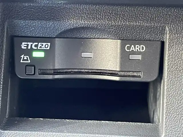 アウディ Ａ１ SB 25TFSI アドバンスド 静岡県 2022(令4)年 1万km グレイシアホワイトメタリック ナビゲーションパッケージ/・MMI ナビゲーションシステム/・バーチャルコックピット/コンビニエンス&アシスタンスパッケージ/・アドバンストキー/・アウディパーキングシステム/・リヤビューカメラ/・デラックスオートマチックエアコンディショナー/・シートヒーター（フロント）/・アダブティブクルーズアシスト/・アウディサイドアシスト/・ハイビームアシスト/・アウディプレセンスベーシック/・ルームミラー 自動防眩/レーンキープアシスト/ETC2.0/ドライブレコーダー/純正フロアマット/純正16インチアルミホイール