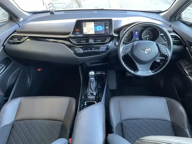 トヨタ Ｃ－ＨＲ G－T 東京都 2017(平29)年 7.1万km ホワイトパールクリスタルシャイン ユーザー買取車/純正ナビ/＜フルセグ/CD/DVD/AM/FM/BT/SD＞/バックビューモニター/追従クルコン/ＢＳＭ/ＰＣＳ/ＬＤＡ/クリアランスソナー/横滑り制御機能/シートヒーター/ビルトインＥＴＣ２．０/純正フロアマット/ドアバイザー/Ｆフォグランプ
