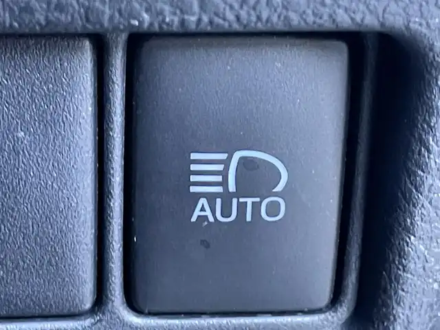 トヨタ Ｃ－ＨＲ G－T 東京都 2017(平29)年 7.1万km ホワイトパールクリスタルシャイン ユーザー買取車/純正ナビ/＜フルセグ/CD/DVD/AM/FM/BT/SD＞/バックビューモニター/追従クルコン/ＢＳＭ/ＰＣＳ/ＬＤＡ/クリアランスソナー/横滑り制御機能/シートヒーター/ビルトインＥＴＣ２．０/純正フロアマット/ドアバイザー/Ｆフォグランプ