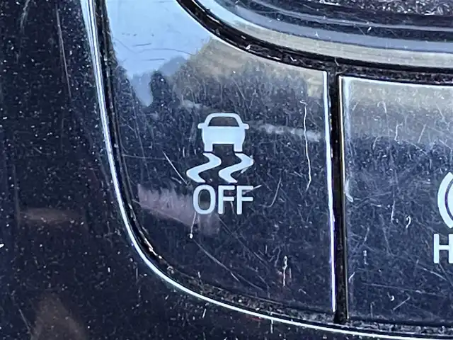 トヨタ Ｃ－ＨＲ G－T 東京都 2017(平29)年 7.1万km ホワイトパールクリスタルシャイン ユーザー買取車/純正ナビ/＜フルセグ/CD/DVD/AM/FM/BT/SD＞/バックビューモニター/追従クルコン/ＢＳＭ/ＰＣＳ/ＬＤＡ/クリアランスソナー/横滑り制御機能/シートヒーター/ビルトインＥＴＣ２．０/純正フロアマット/ドアバイザー/Ｆフォグランプ