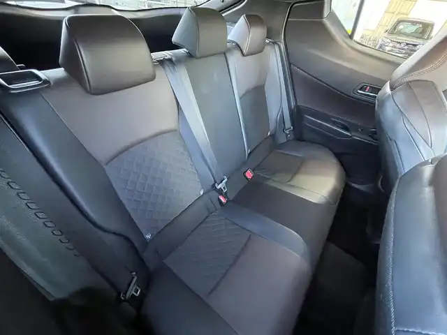 トヨタ Ｃ－ＨＲ G－T 東京都 2017(平29)年 7.1万km ホワイトパールクリスタルシャイン ユーザー買取車/純正ナビ/＜フルセグ/CD/DVD/AM/FM/BT/SD＞/バックビューモニター/追従クルコン/ＢＳＭ/ＰＣＳ/ＬＤＡ/クリアランスソナー/横滑り制御機能/シートヒーター/ビルトインＥＴＣ２．０/純正フロアマット/ドアバイザー/Ｆフォグランプ