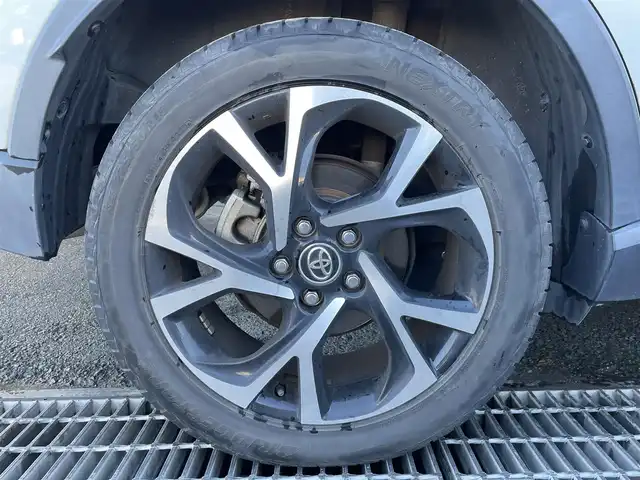 トヨタ Ｃ－ＨＲ G－T 東京都 2017(平29)年 7.1万km ホワイトパールクリスタルシャイン ユーザー買取車/純正ナビ/＜フルセグ/CD/DVD/AM/FM/BT/SD＞/バックビューモニター/追従クルコン/ＢＳＭ/ＰＣＳ/ＬＤＡ/クリアランスソナー/横滑り制御機能/シートヒーター/ビルトインＥＴＣ２．０/純正フロアマット/ドアバイザー/Ｆフォグランプ