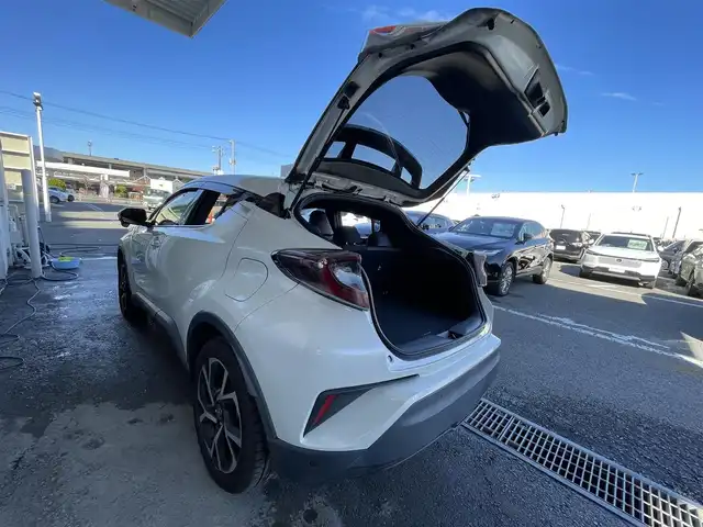 トヨタ Ｃ－ＨＲ G－T 東京都 2017(平29)年 7.1万km ホワイトパールクリスタルシャイン ユーザー買取車/純正ナビ/＜フルセグ/CD/DVD/AM/FM/BT/SD＞/バックビューモニター/追従クルコン/ＢＳＭ/ＰＣＳ/ＬＤＡ/クリアランスソナー/横滑り制御機能/シートヒーター/ビルトインＥＴＣ２．０/純正フロアマット/ドアバイザー/Ｆフォグランプ
