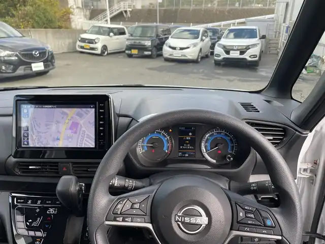 日産 ルークス HWS X プロパイロットED 長崎県 2023(令5)年 2.2万km ホワイトパール ワンオーナー/純正ナビ（フルセグ、AM、FM、BTA）/バックカメラ/アラウンドビューモニター/プッシュスタート/両側パワースライドドア/アイドリングストップ/電動パーキング/オートホールド/追従クルーズコントロール/プロパイロット/車線逸脱警報/車線逸脱防止支援/エマージェンシーブレーキ/先行車発進お知らせ機能/速度標識表示/道路標識表示/前後クリアランスソナー/ふらつき警報/ステアリングリモコン/オートライト/電格ウィンカーミラー/ドアバイザー/フロアマット/スペアキー/リア用サーキュレーター/取扱説明書/ナビ取扱説明書/保証書