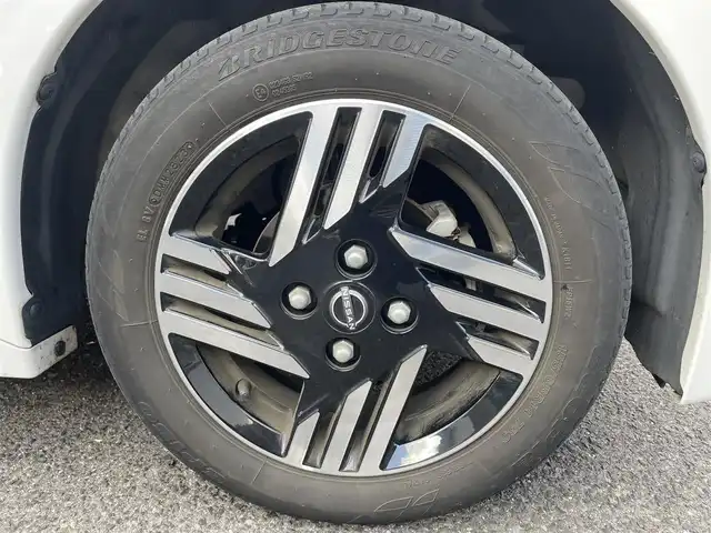 日産 ルークス HWS X プロパイロットED 長崎県 2023(令5)年 2.2万km ホワイトパール ワンオーナー/純正ナビ（フルセグ、AM、FM、BTA）/バックカメラ/アラウンドビューモニター/プッシュスタート/両側パワースライドドア/アイドリングストップ/電動パーキング/オートホールド/追従クルーズコントロール/プロパイロット/車線逸脱警報/車線逸脱防止支援/エマージェンシーブレーキ/先行車発進お知らせ機能/速度標識表示/道路標識表示/前後クリアランスソナー/ふらつき警報/ステアリングリモコン/オートライト/電格ウィンカーミラー/ドアバイザー/フロアマット/スペアキー/リア用サーキュレーター/取扱説明書/ナビ取扱説明書/保証書