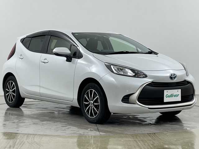 トヨタ アクア G 道央・札幌 2021(令3)年 2.6万km プラチナホワイトパールマイカ ・４ＷＤ　/ 寒冷地仕様　/・トヨタセーフティセンス/・プリクラッシュセーフティ/・レーダークルーズコントロール/・純正ディスプレイオーディオ　/・純正エンジンスターター　/・ステアリングヒーター　/・シートヒーター　/コーナーセンサー/・白線逸脱警報/・ＥＴＣ　/・LEDライト　/・オートライト/オートハイビーム　/・ＡＣ１００Ｖ　/・社外ドライブレコーダー（前後タイプ）/・冬タイヤ積込