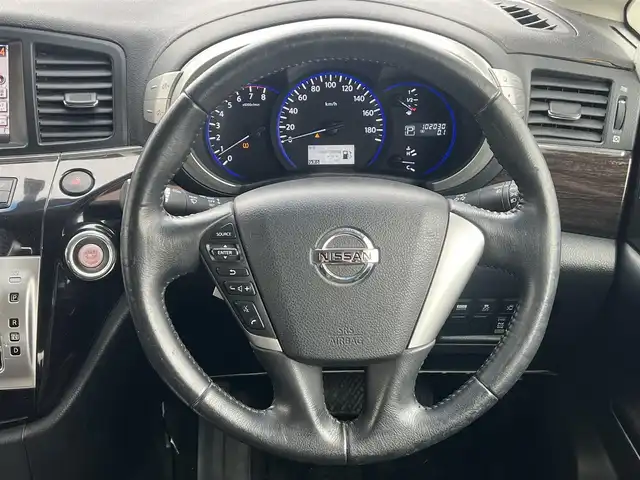 日産 エルグランド 350ハイウェイスター 秋田県 2011(平23)年 10.2万km ブリリアントホワイトパール 純正ナビ/４WD/スマートキー/フルセグ/両側パワスラ/全方位カメラ/コーナーセンサー/アイドリングストップ/純正アルミ/純正エンジンスターター/純正フロアマット/純正ドアバイザー/プッシュスタート/サンルーフ/ETC/オートエアコン/オートライト/パワーステアリング/パワーウィンドウ/横滑り防止/盗難防止装置/ステアリングスイッチ/電動格納ウィンカーミラー/保証書/取扱説明書/記録簿
