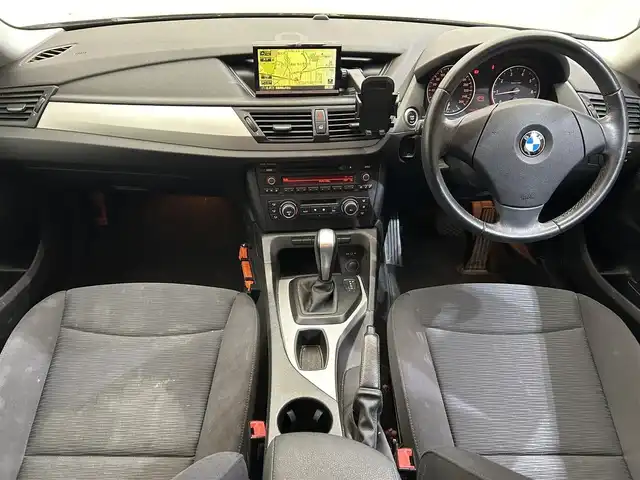 ＢＭＷ Ｘ１ 愛媛県 2010(平22)年 6.7万km ゴールド ・社外ナビ(CN-GP700FVD)/・バックカメラ/・CD＆AM/FM/・純正17インチアルミホイール/・プッシュスタート/・HIDヘッドライト