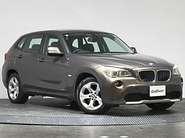 ＢＭＷ Ｘ１ 愛媛県 2010(平22)年 6.7万km ゴールド ・社外ナビ(CN-GP700FVD)/・バックカメラ/・CD＆AM/FM/・純正17インチアルミホイール/・プッシュスタート/・HIDヘッドライト