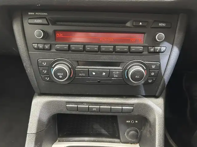 ＢＭＷ Ｘ１ 愛媛県 2010(平22)年 6.7万km ゴールド ・社外ナビ(CN-GP700FVD)/・バックカメラ/・CD＆AM/FM/・純正17インチアルミホイール/・プッシュスタート/・HIDヘッドライト
