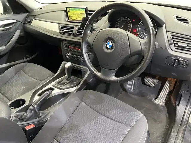 ＢＭＷ Ｘ１ 愛媛県 2010(平22)年 6.7万km ゴールド ・社外ナビ(CN-GP700FVD)/・バックカメラ/・CD＆AM/FM/・純正17インチアルミホイール/・プッシュスタート/・HIDヘッドライト