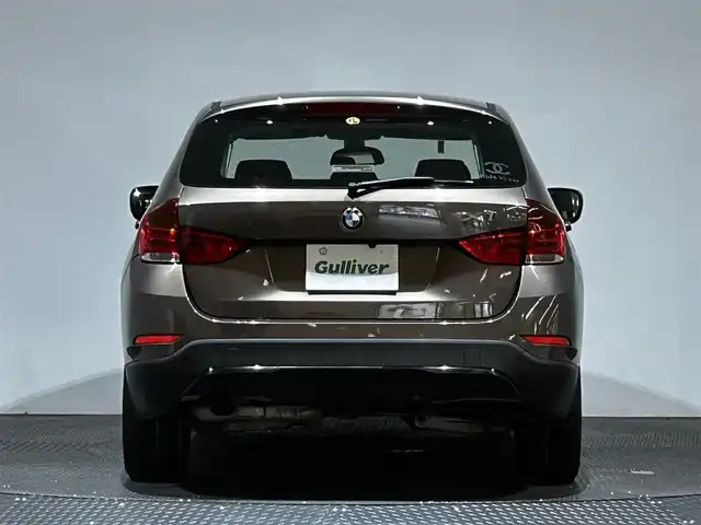 ＢＭＷ Ｘ１ 愛媛県 2010(平22)年 6.7万km ゴールド ・社外ナビ(CN-GP700FVD)/・バックカメラ/・CD＆AM/FM/・純正17インチアルミホイール/・プッシュスタート/・HIDヘッドライト