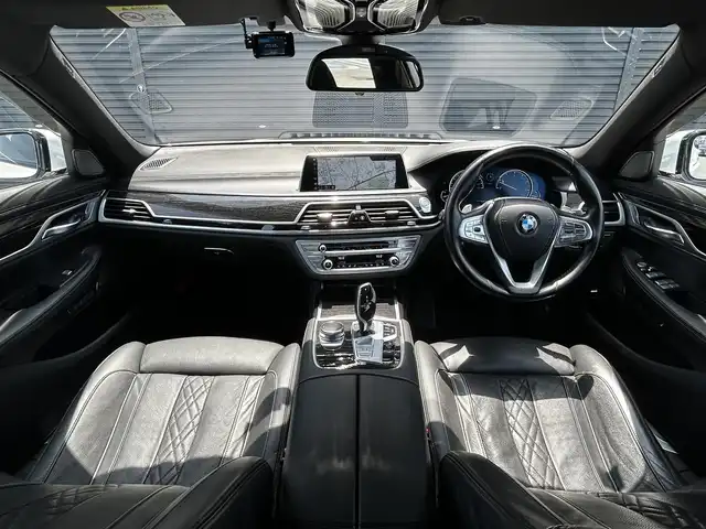 ＢＭＷ ７４０ｉ Mスポーツ 茨城県 2017(平29)年 5.3万km アルピンホワイトⅢ パノラマＳＲ　/Ｈａｒｍａｎ／Ｋａｒｄｏｎ　/ＡＣＣ　/ＨＵＤ　/ナビ　/３６０度カメラ　/ＴＶ　/ＢＴ　/黒革　/シートヒーター　/シートエアコン　/純正２０インチＡＷ　/電動リアゲート　/リモート充電　/ＬＥＤ　/前後ドラレコ/禁煙車