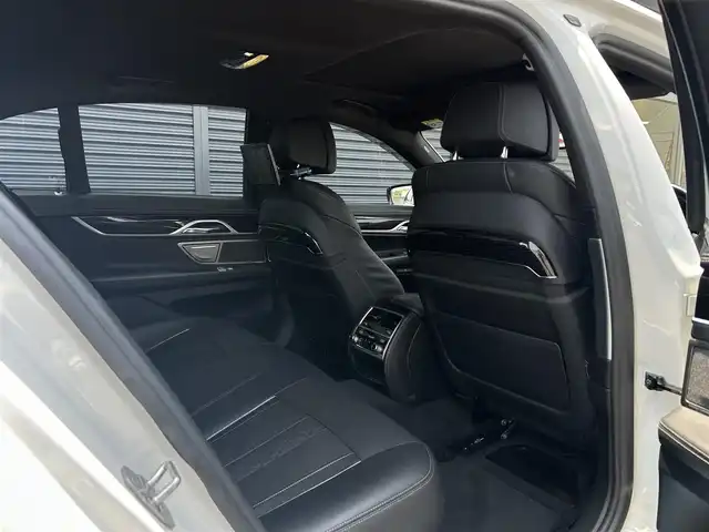 ＢＭＷ ７４０ｉ Mスポーツ 茨城県 2017(平29)年 5.3万km アルピンホワイトⅢ パノラマＳＲ　/Ｈａｒｍａｎ／Ｋａｒｄｏｎ　/ＡＣＣ　/ＨＵＤ　/ナビ　/３６０度カメラ　/ＴＶ　/ＢＴ　/黒革　/シートヒーター　/シートエアコン　/純正２０インチＡＷ　/電動リアゲート　/リモート充電　/ＬＥＤ　/前後ドラレコ/禁煙車