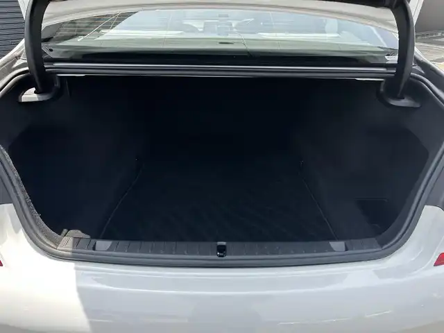 ＢＭＷ ７４０ｉ Mスポーツ 茨城県 2017(平29)年 5.3万km アルピンホワイトⅢ パノラマＳＲ　/Ｈａｒｍａｎ／Ｋａｒｄｏｎ　/ＡＣＣ　/ＨＵＤ　/ナビ　/３６０度カメラ　/ＴＶ　/ＢＴ　/黒革　/シートヒーター　/シートエアコン　/純正２０インチＡＷ　/電動リアゲート　/リモート充電　/ＬＥＤ　/前後ドラレコ/禁煙車