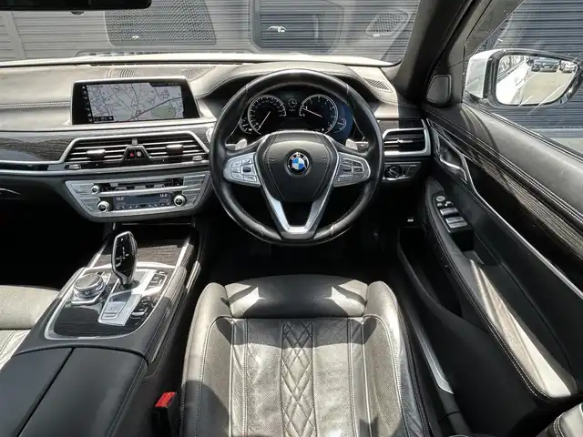 ＢＭＷ ７４０ｉ Mスポーツ 茨城県 2017(平29)年 5.3万km アルピンホワイトⅢ パノラマＳＲ　/Ｈａｒｍａｎ／Ｋａｒｄｏｎ　/ＡＣＣ　/ＨＵＤ　/ナビ　/３６０度カメラ　/ＴＶ　/ＢＴ　/黒革　/シートヒーター　/シートエアコン　/純正２０インチＡＷ　/電動リアゲート　/リモート充電　/ＬＥＤ　/前後ドラレコ/禁煙車