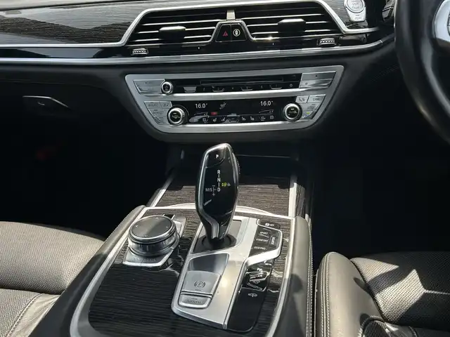 ＢＭＷ ７４０ｉ Mスポーツ 茨城県 2017(平29)年 5.3万km アルピンホワイトⅢ パノラマＳＲ　/Ｈａｒｍａｎ／Ｋａｒｄｏｎ　/ＡＣＣ　/ＨＵＤ　/ナビ　/３６０度カメラ　/ＴＶ　/ＢＴ　/黒革　/シートヒーター　/シートエアコン　/純正２０インチＡＷ　/電動リアゲート　/リモート充電　/ＬＥＤ　/前後ドラレコ/禁煙車