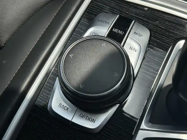 ＢＭＷ ７４０ｉ Mスポーツ 茨城県 2017(平29)年 5.3万km アルピンホワイトⅢ パノラマＳＲ　/Ｈａｒｍａｎ／Ｋａｒｄｏｎ　/ＡＣＣ　/ＨＵＤ　/ナビ　/３６０度カメラ　/ＴＶ　/ＢＴ　/黒革　/シートヒーター　/シートエアコン　/純正２０インチＡＷ　/電動リアゲート　/リモート充電　/ＬＥＤ　/前後ドラレコ/禁煙車