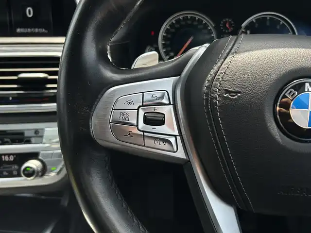 ＢＭＷ ７４０ｉ Mスポーツ 茨城県 2017(平29)年 5.3万km アルピンホワイトⅢ パノラマＳＲ　/Ｈａｒｍａｎ／Ｋａｒｄｏｎ　/ＡＣＣ　/ＨＵＤ　/ナビ　/３６０度カメラ　/ＴＶ　/ＢＴ　/黒革　/シートヒーター　/シートエアコン　/純正２０インチＡＷ　/電動リアゲート　/リモート充電　/ＬＥＤ　/前後ドラレコ/禁煙車