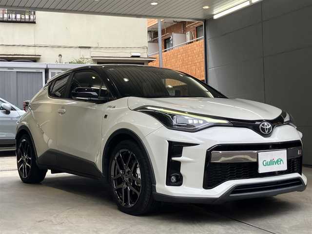 トヨタ Ｃ－ＨＲ S GRスポーツ 東京都 2020(令2)年 8.1万km ブラック/ホワイトパールクリスタルシャイン 2トーン ワンオーナー /純正ディスプレイオーディオ/パノラマミックビューモニター/GRリアバンパースポイラー/GRドレスアップマフラー/トヨタセーフティセンス/・プリクラッシュセーフティ/・レーンディパーチャーアラート/・オートハイビーム/・アダプティブクルーズコントロール/ブラインドスポットモニター/クリアランスソナー/ブラインドスポットモニター/電動パーキングブレーキ/オートブレーキホールド/シートヒーター/ハーフレザーシート/ドライブレコーダー/ステアリングスイッチ/プッシュスタート/スマートキー/LEDヘッドライト/フォグライト/純正アルミホイール