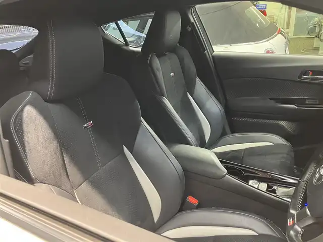 トヨタ Ｃ－ＨＲ S GRスポーツ 東京都 2020(令2)年 8.1万km ブラック/ホワイトパールクリスタルシャイン 2トーン ワンオーナー /純正ディスプレイオーディオ/パノラマミックビューモニター/GRリアバンパースポイラー/GRドレスアップマフラー/トヨタセーフティセンス/・プリクラッシュセーフティ/・レーンディパーチャーアラート/・オートハイビーム/・アダプティブクルーズコントロール/ブラインドスポットモニター/クリアランスソナー/ブラインドスポットモニター/電動パーキングブレーキ/オートブレーキホールド/シートヒーター/ハーフレザーシート/ドライブレコーダー/ステアリングスイッチ/プッシュスタート/スマートキー/LEDヘッドライト/フォグライト/純正アルミホイール