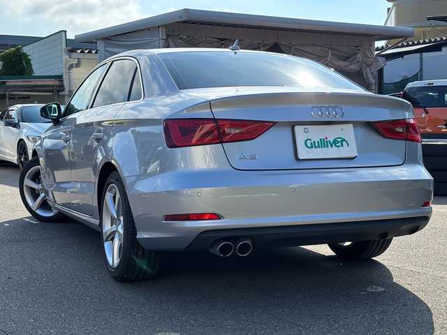 アウディ Ａ３ 福岡県 2015(平27)年 5万km フローレットシルバーM 純正ナビ/（AM/FM/SD/Bluetooth/ミュージックサーバー）/横滑り防止/クルーズコントロール/アイドリングストップ/パーキングアシスト/パドルシフト/ETC/純正アルミホイール/オートライト/フォグランプ/電格ミラー/保証書/取扱説明書/スペアキー×１
