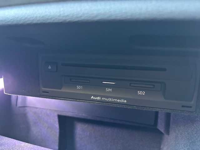 アウディ Ａ３ 福岡県 2015(平27)年 5万km フローレットシルバーM 純正ナビ/（AM/FM/SD/Bluetooth/ミュージックサーバー）/横滑り防止/クルーズコントロール/アイドリングストップ/パーキングアシスト/パドルシフト/ETC/純正アルミホイール/オートライト/フォグランプ/電格ミラー/保証書/取扱説明書/スペアキー×１